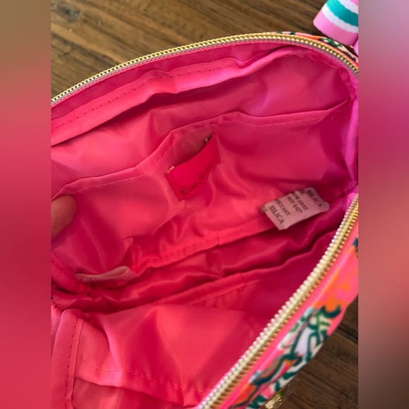 Lilly Pulitzer Runaround printed belt bag in Soleil Pink perfect poppy - Picture 12 of 16
